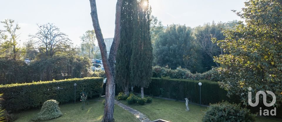 Villa 10 locali di 500 m² in Roma (00144)