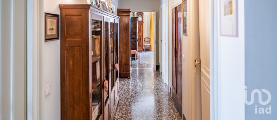 Appartamento 7 locali di 275 m² a Genova (16125)