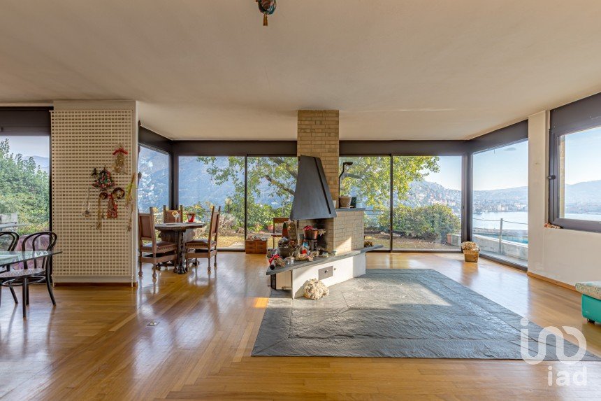 Villa 6 locali di 263 m² in Como (22100)