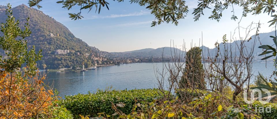 Villa 6 locali di 263 m² in Como (22100)