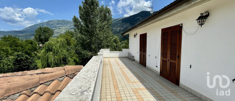 Villa 15 locali di 290 m² in Sulmona (67039)