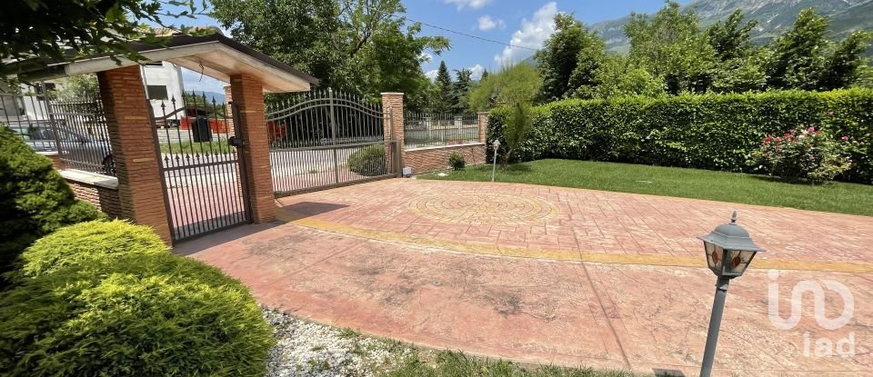 Villa 15 locali di 290 m² in Sulmona (67039)