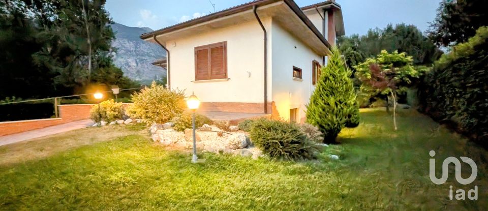 Villa 15 locali di 290 m² in Sulmona (67039)