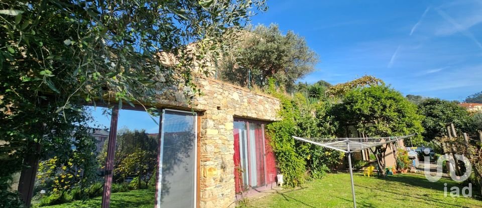 Casa 9 locali di 250 m² in Quiliano (17047)