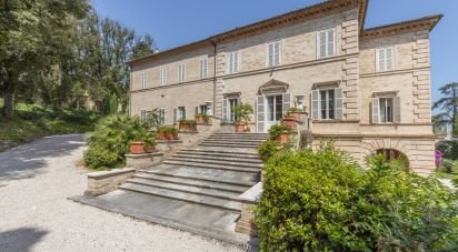 Casa indipendente 28 locali di 3.000 m² in Porto San Giorgio (63822)