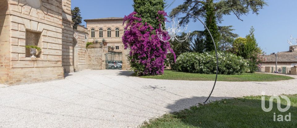 Casa indipendente 28 locali di 3.000 m² in Porto San Giorgio (63822)