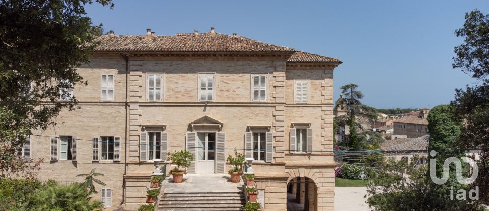 Casa indipendente 28 locali di 3.000 m² in Porto San Giorgio (63822)