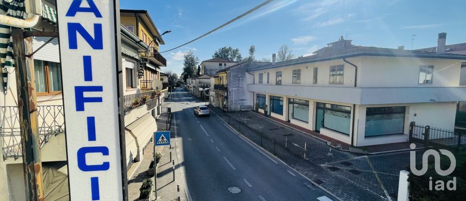 Palazzo / Stabile 17 locali di 369 m² a Stra (30039)