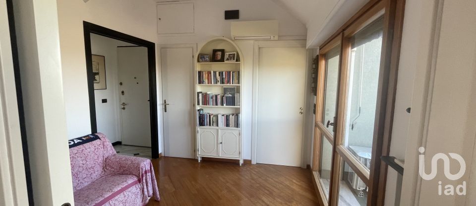 Attico / Mansarda / Loft 5 locali di 70 m² a Genova (16146)