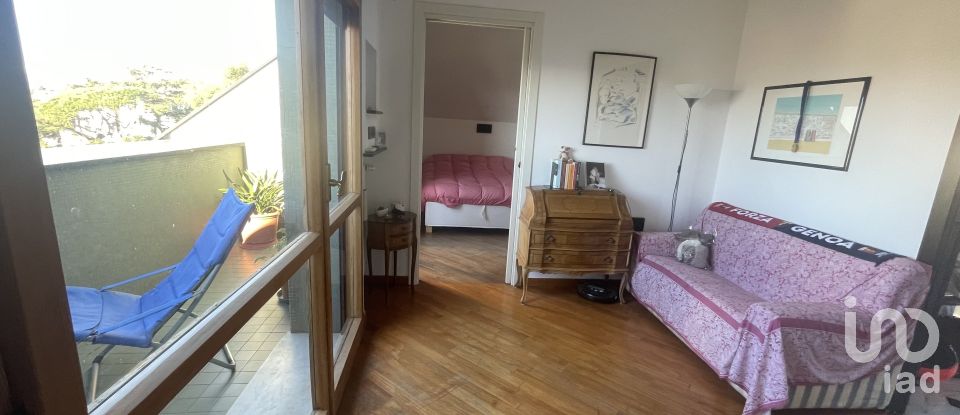 Attico / Mansarda / Loft 5 locali di 70 m² a Genova (16146)