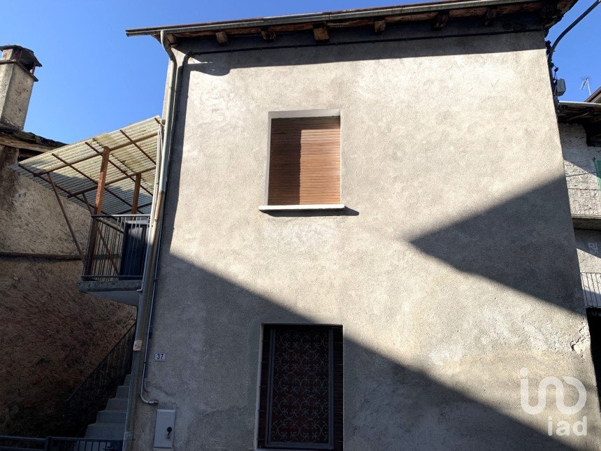 Casa indipendente 6 locali di 192 m² in Carugo (22060)