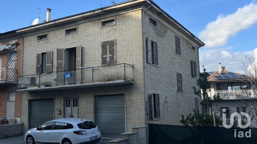 Casa 14 locali di 300 m² in Torre San Patrizio (63814)