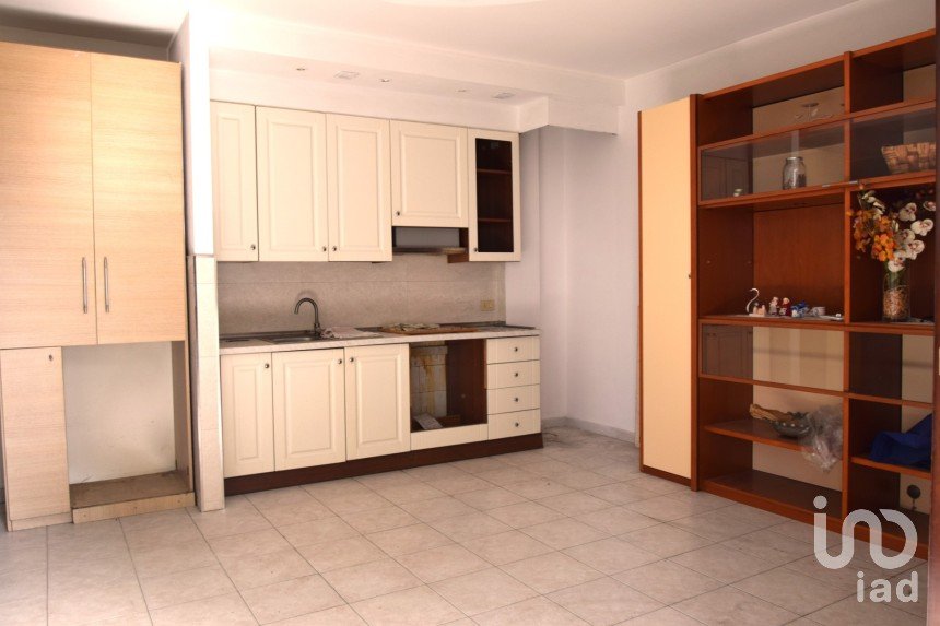 Three-room apartment of 60 m² in Santa Maria a Monte (56020)