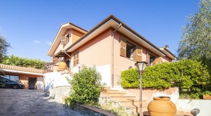 Casa indipendente 11 locali di 325 m² in Castelnuovo di Porto (00060)