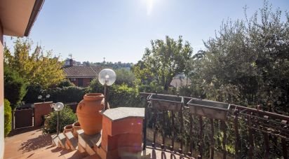 Casa indipendente 11 locali di 325 m² in Castelnuovo di Porto (00060)