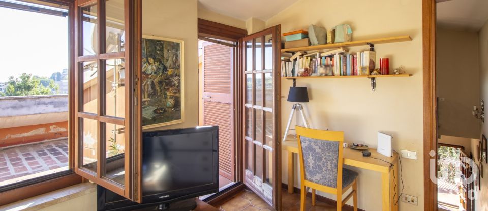 Casa indipendente 11 locali di 325 m² in Castelnuovo di Porto (00060)