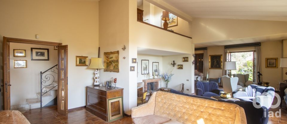 Casa indipendente 11 locali di 325 m² in Castelnuovo di Porto (00060)