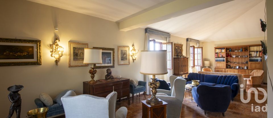 Casa indipendente 11 locali di 325 m² in Castelnuovo di Porto (00060)