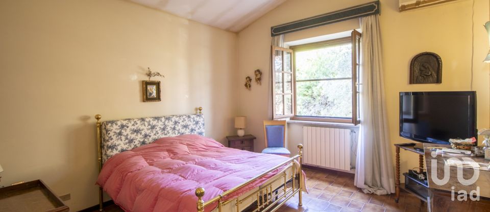 Casa indipendente 11 locali di 325 m² in Castelnuovo di Porto (00060)