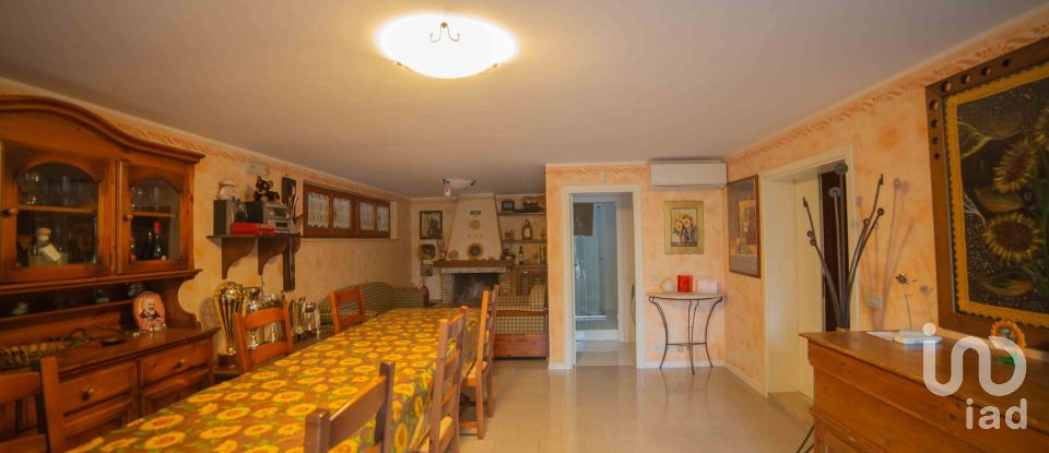 Villa Bifamiliare 12 locali di 156 m² in Arcevia (60011)