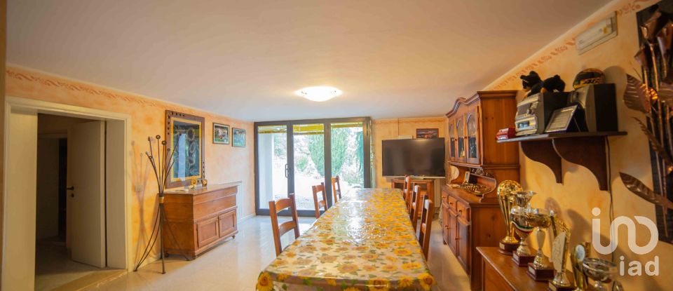 Villa Bifamiliare 12 locali di 156 m² in Arcevia (60011)