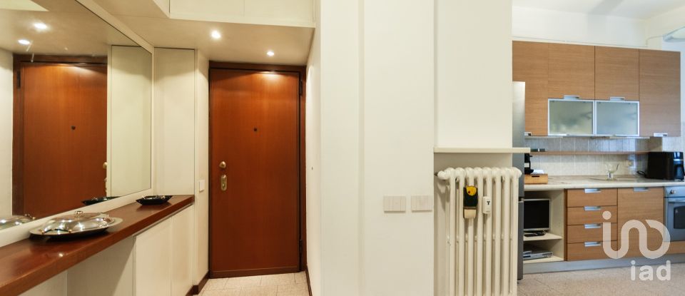 Three-room apartment of 78 m² in Milano (20155)