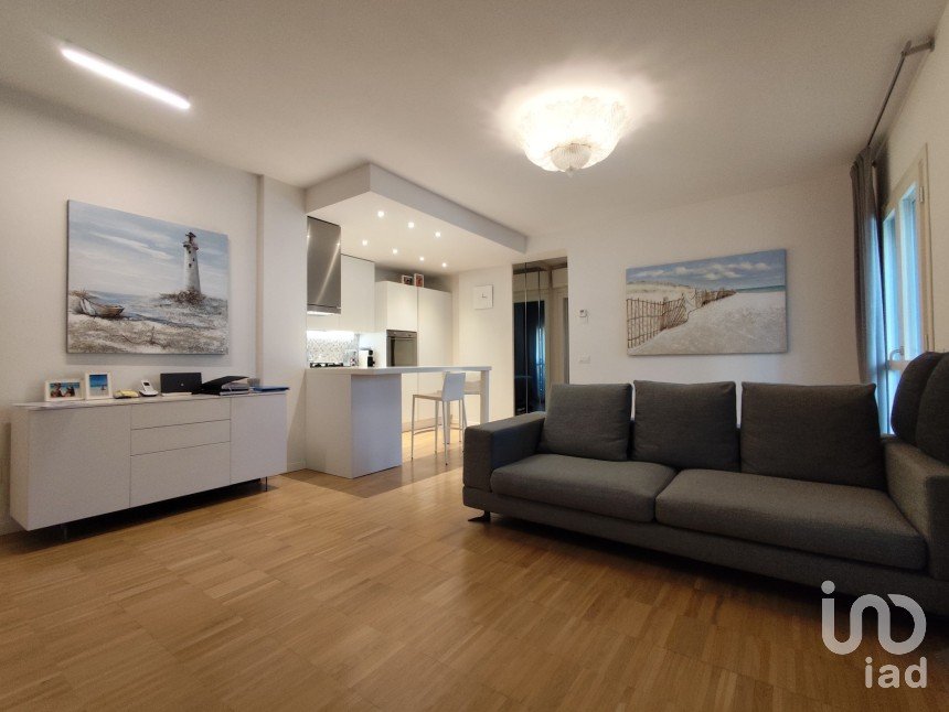 Trilocale di 66 m² a Reggio nell'Emilia (42123)