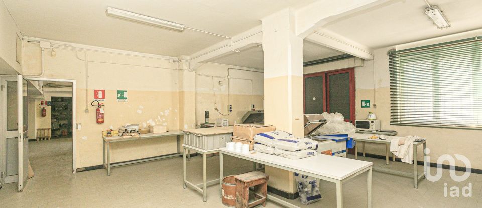 Capannone di 500 m² in Genova (16152)