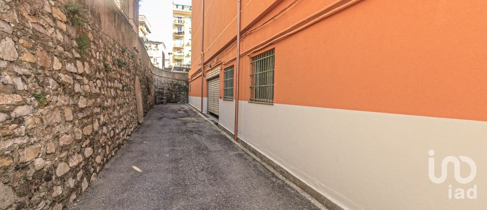 Capannone di 500 m² in Genova (16152)