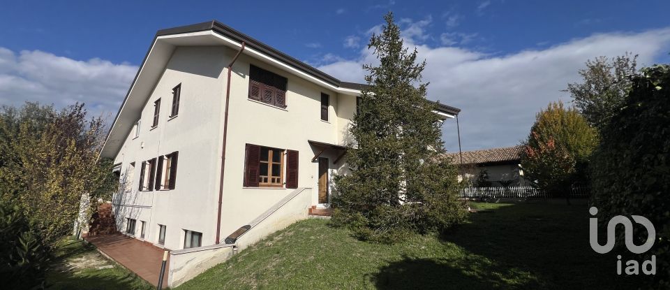 Farm 16 rooms of 500 m² in Grottazzolina (63844)