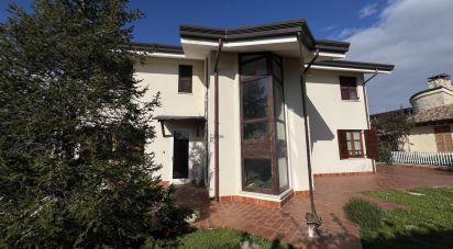 Villa 16 locali di 500 m² in Grottazzolina (63844)