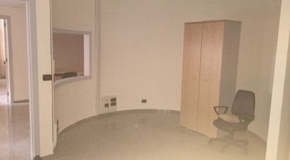 Ufficio 9 locali di 275 m² a Bari (70126)