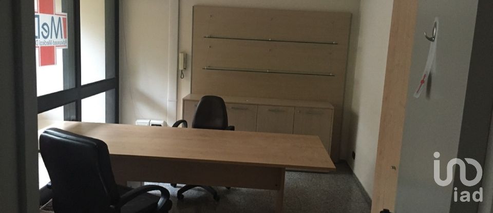 Ufficio 9 locali di 275 m² a Bari (70126)