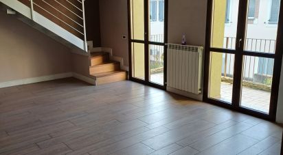 Appartamento 7 locali di 158 m² a Carnate (20866)