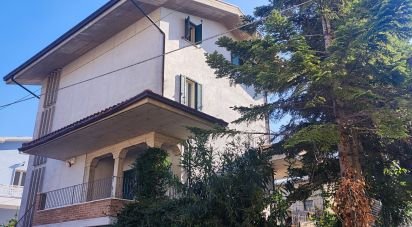 Villa 9 locali di 315 m² in Mosciano Sant'Angelo (64023)