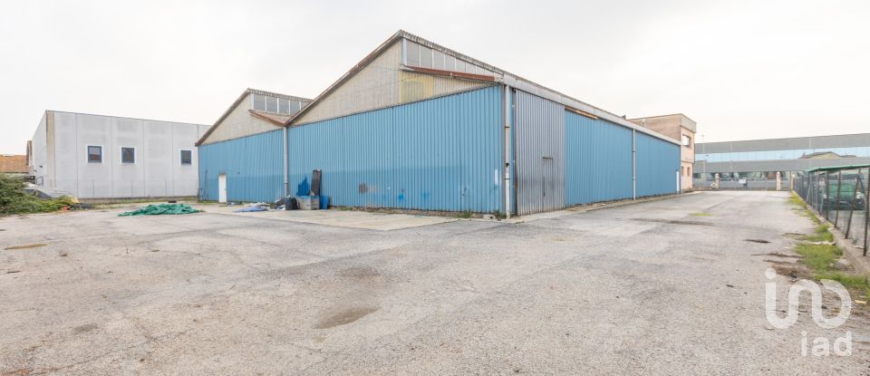 Capannone di 1.300 m² in Recanati (62019)