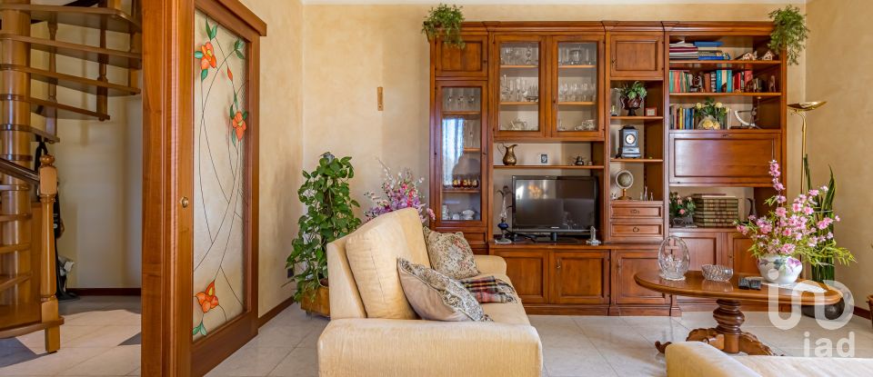 Three-room apartment of 112 m² in Cirimido (22070)