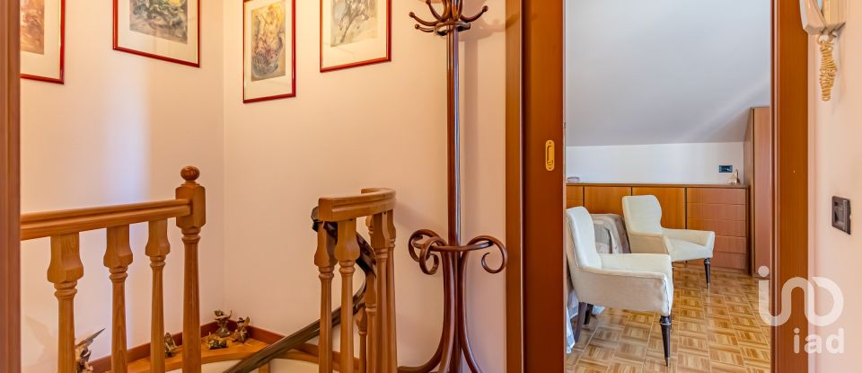 Three-room apartment of 112 m² in Cirimido (22070)