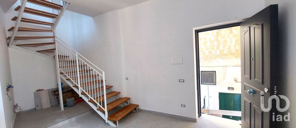 Building 3 rooms of 70 m² in Monte di Procida (80070)