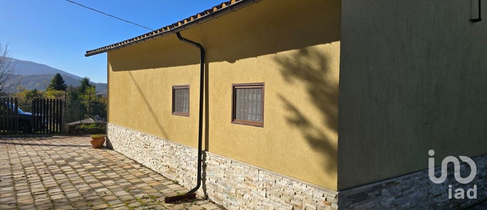 House 7 rooms of 60 m² in Campotosto (67013)