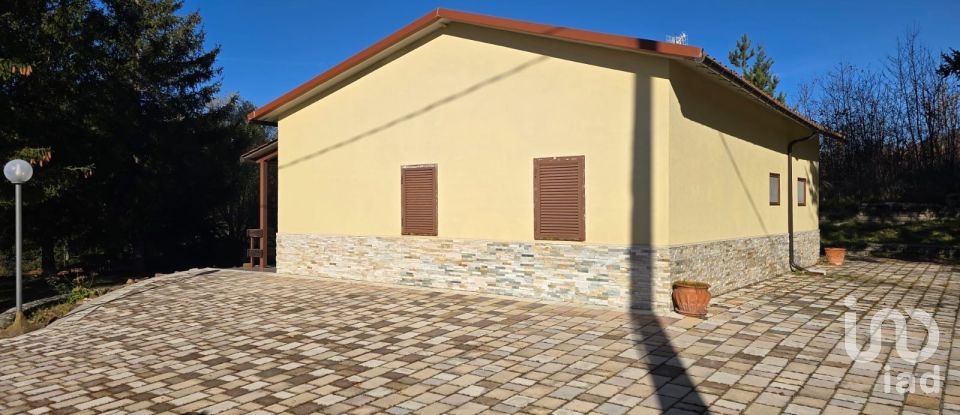 House 7 rooms of 60 m² in Campotosto (67013)