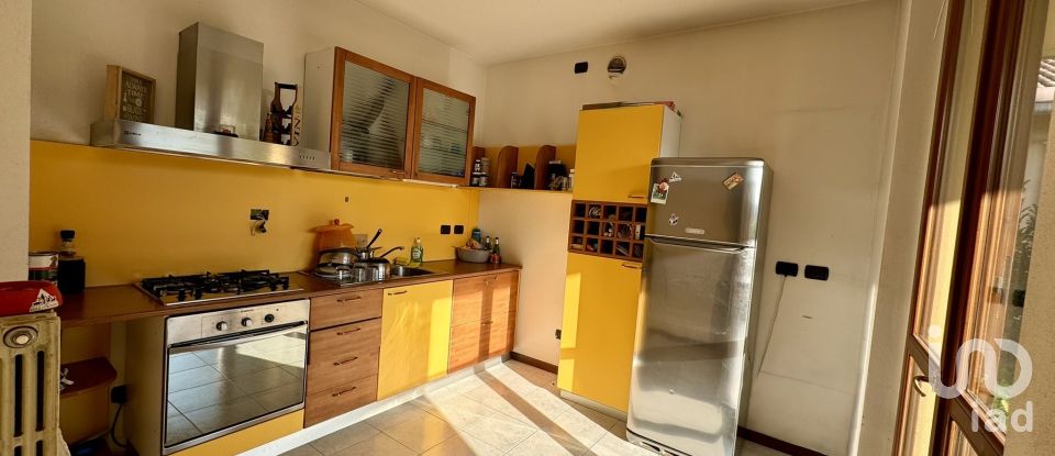 Three-room apartment of 105 m² in Triuggio (20844)