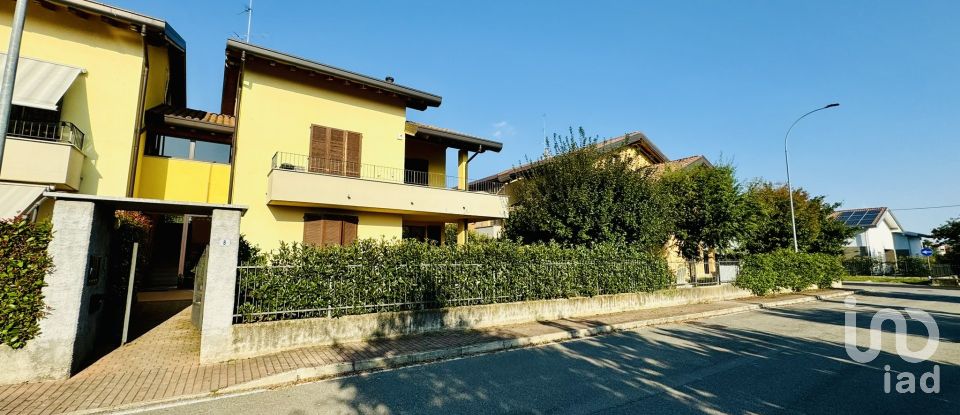 Three-room apartment of 105 m² in Triuggio (20844)