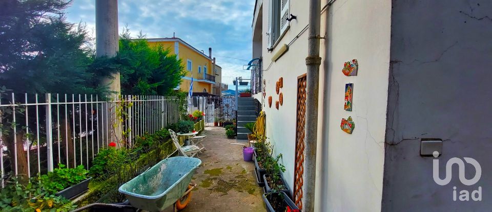 Casa indipendente 3 locali di 96 m² in Bacoli (80070)