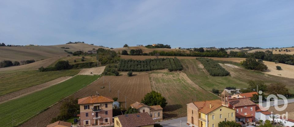 Casa indipendente 20 locali di 440 m² in Jesi (60035)