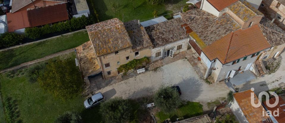 Casa indipendente 20 locali di 440 m² in Jesi (60035)