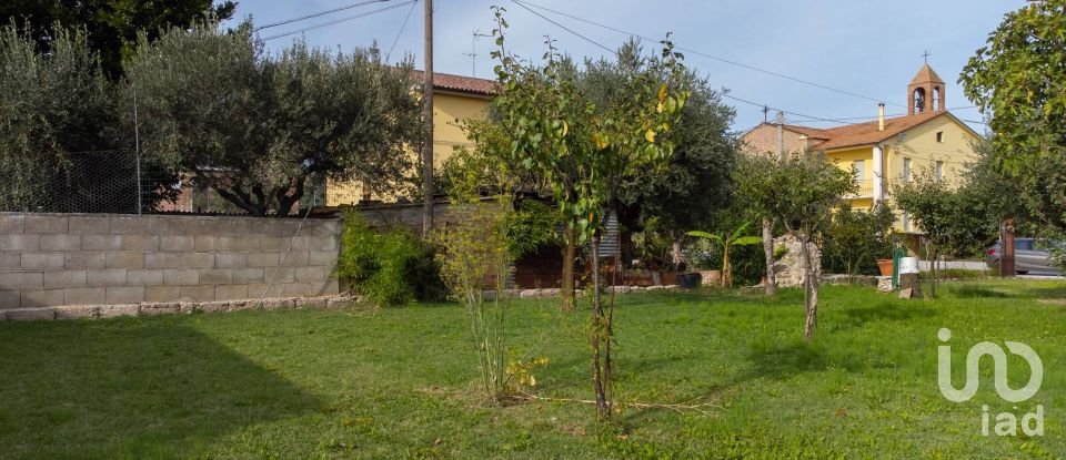 Casa indipendente 20 locali di 440 m² in Jesi (60035)