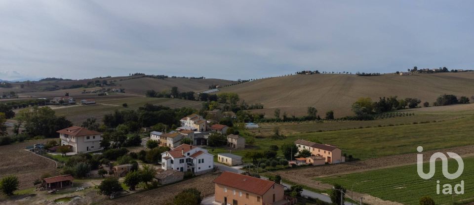 Casa indipendente 20 locali di 440 m² in Jesi (60035)