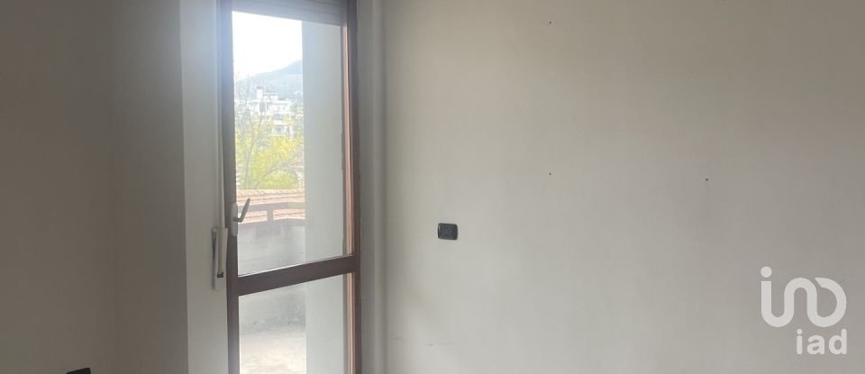 Appartamento 8 locali di 142 m² a Teramo (64100)