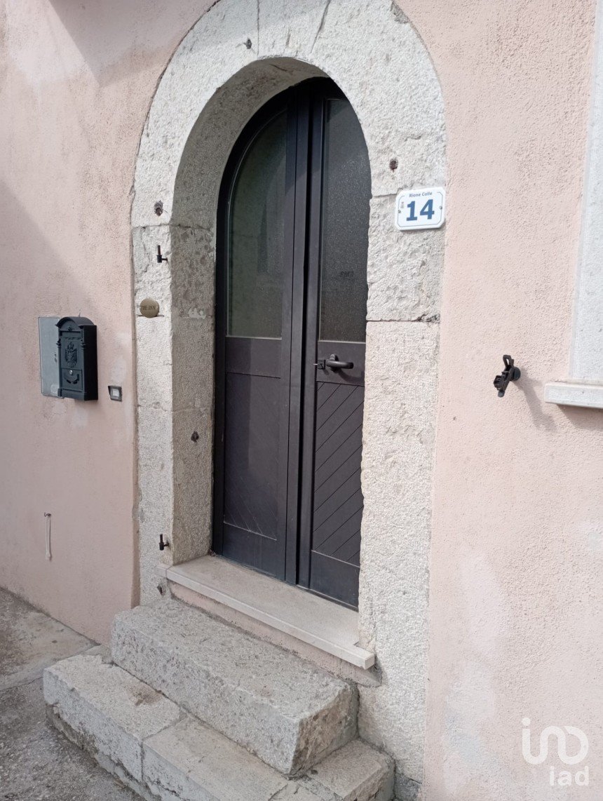 Village house 7 rooms of 110 m² in Scontrone (67030)